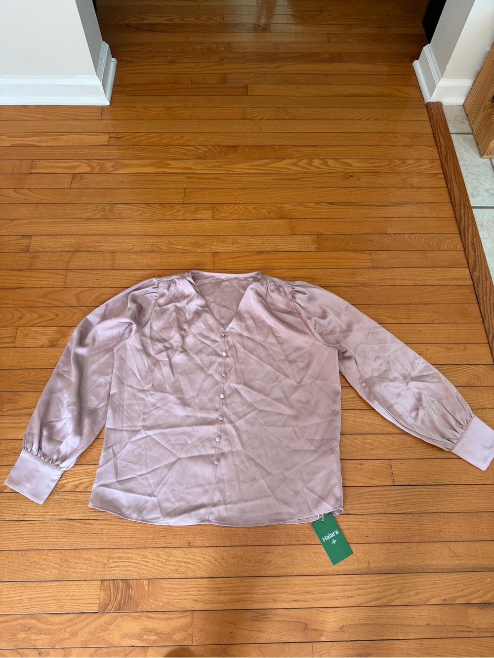 HALARA Pale Mauve Button-Front V-Neck Blouse NWT medium spot at waist in picture